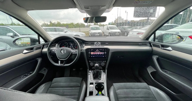 Volkswagen Passat cena 64900 przebieg: 205000, rok produkcji 2019 z Hajnówka małe 254